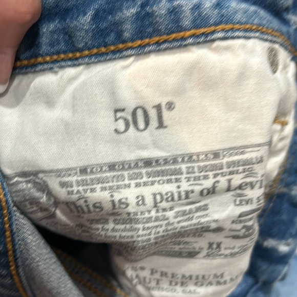 Levis 501 jean shorts - Picture 2 of 5